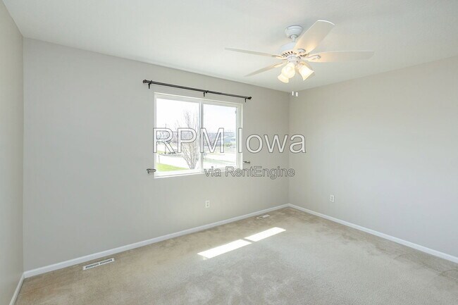 Building Photo - 1108 NE 7th Ln