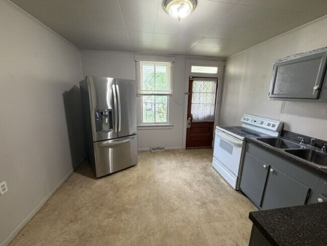 Building Photo - $1,100  harrisburg 3 bedroom house for rent