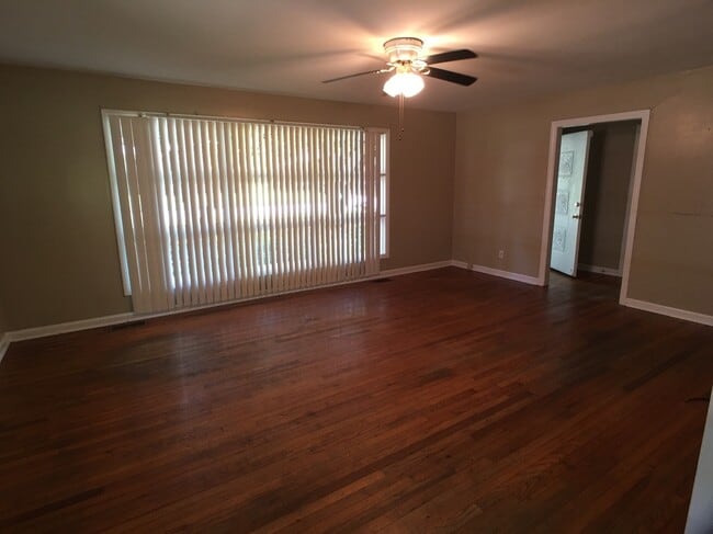 Building Photo - 307 32nd E Pl