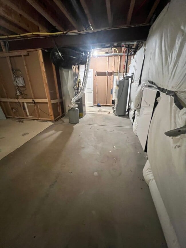 Building Photo - Three bathroom three bedroom home for rent