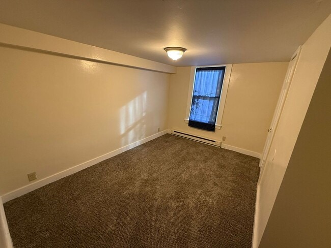 Building Photo - 165 Pleasant St