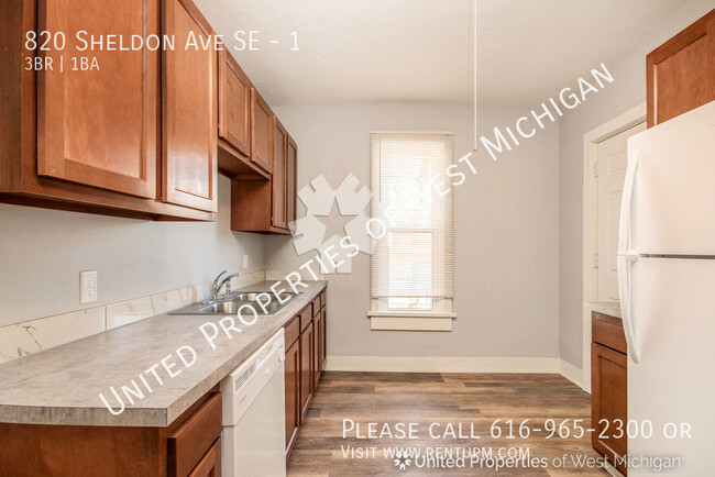 Building Photo - Available Now | 3 Bedroom 1 Bath Lower Lev...