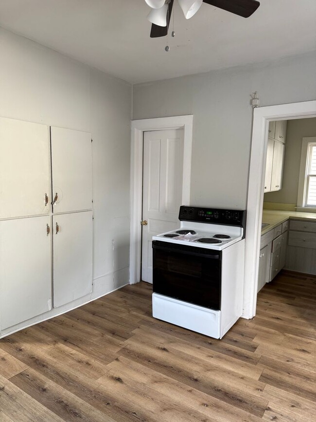 Building Photo - 1305 S 12th St