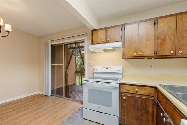 Building Photo - 1557 Live Oak Dr
