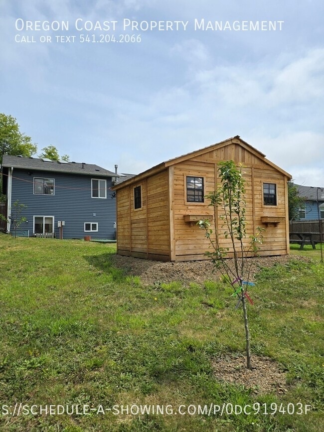 Building Photo - 4125 NE C Ave