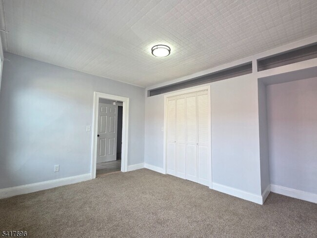 Building Photo - 8 Lincoln Ave