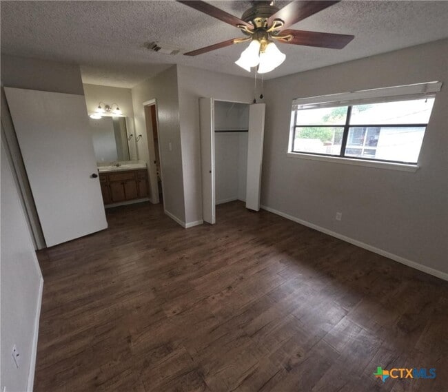 Building Photo - 207 Palmwood Dr