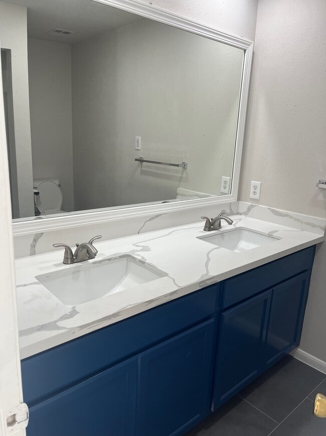 Building Photo - 2434 Long Reach Dr