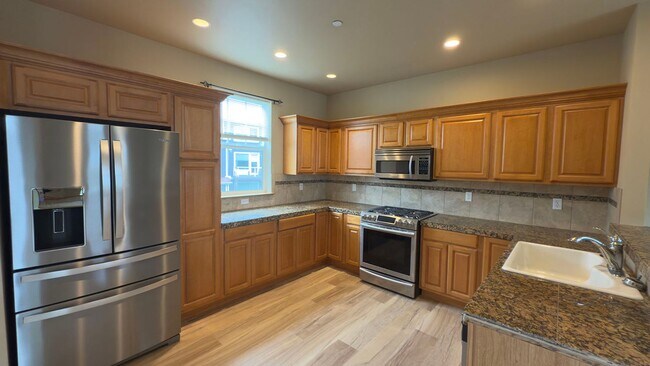 Building Photo - 255 29th St