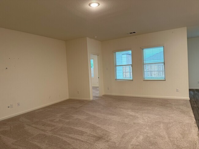 Building Photo - 1529 Escondido Dr