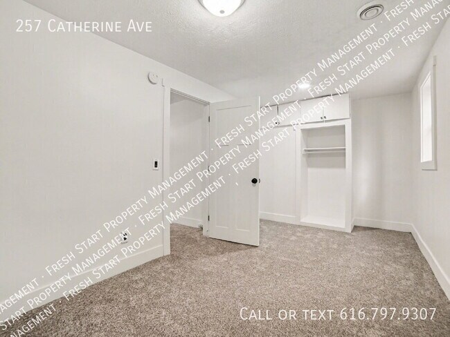 Building Photo - 257 Catherine Ave