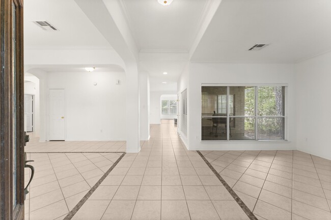 Building Photo - 167 N Whistlers Bend Cir
