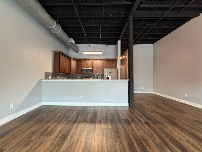 Building Photo - 425 Broad St