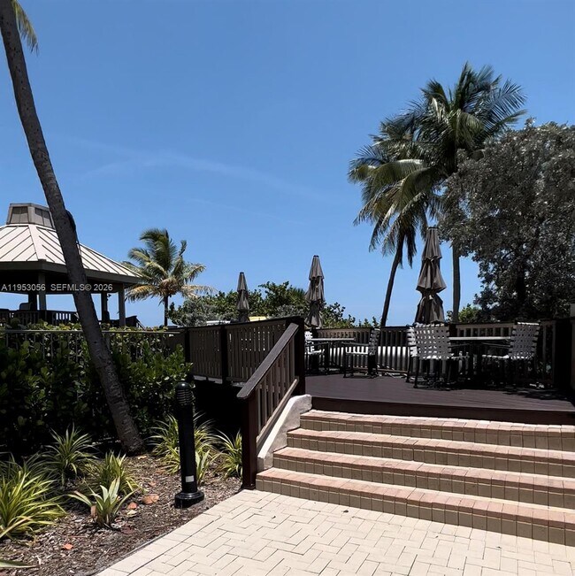 Building Photo - 1111 Crandon Blvd