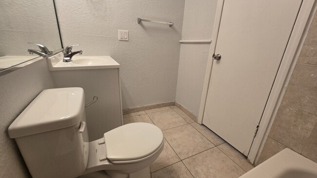 Building Photo - 492 Banyon Tree Cir