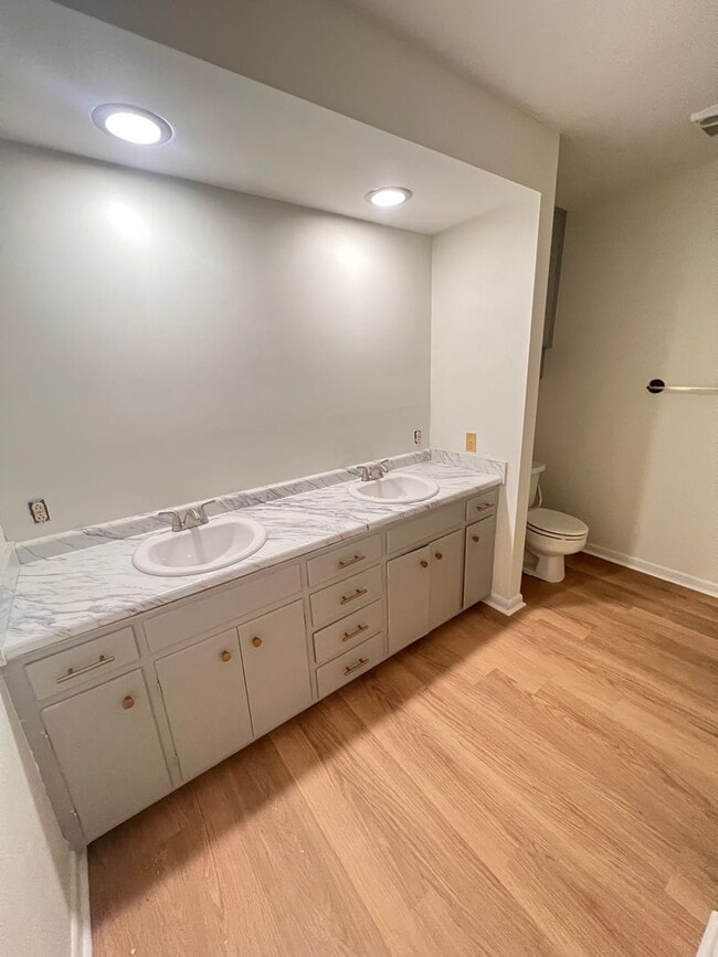 Building Photo - 115 Simmons Rd