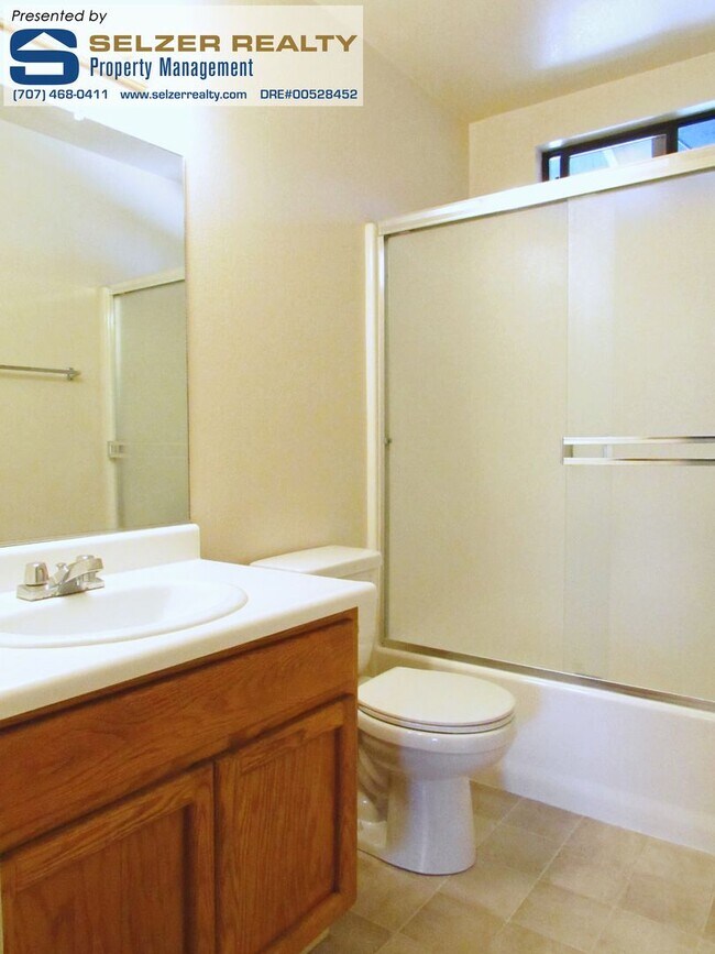 Building Photo - 880 S Orchard Ave