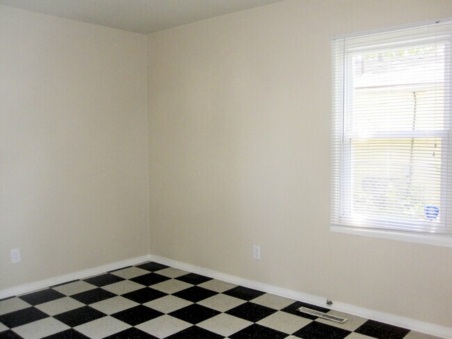 Building Photo - Ramshaw Properties Rental