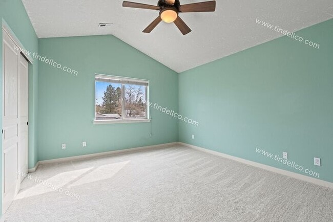 Building Photo - Spacious 3BR, 2.5BA Townhome Just Minutes ...