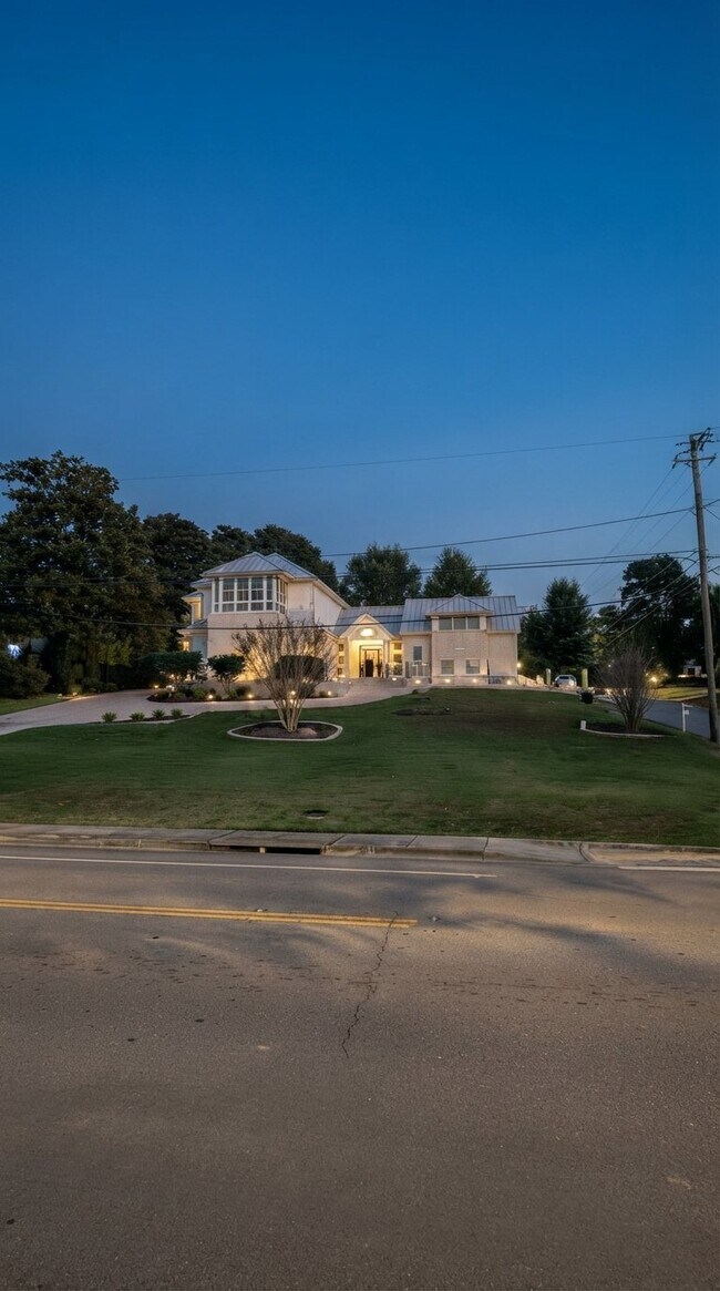 Building Photo - 1500 Bayou Blvd