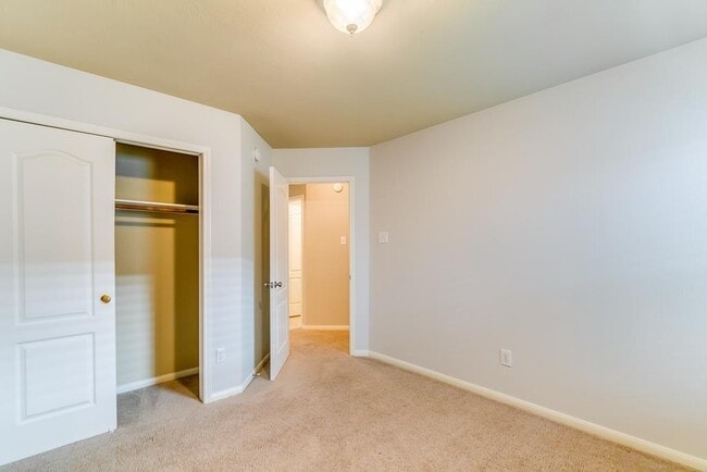Building Photo - 16802 Village View Trail