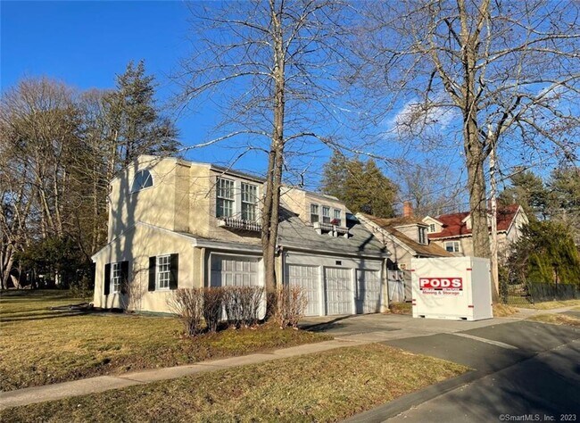 Primary Photo - 4 Sycamore Ln