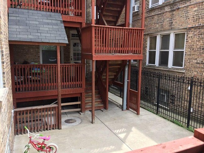 Building Photo - 2 bedroom in Chicago IL 60618