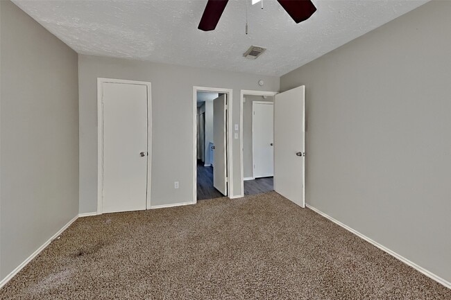Building Photo - 11831 Oakner Dr
