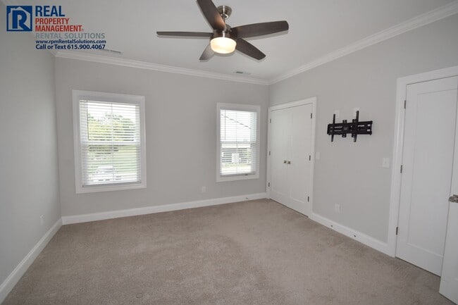 Building Photo - Gorgeous 2 Bedroom Townhome in the heart of Murfreesboro! Community pool and playground!