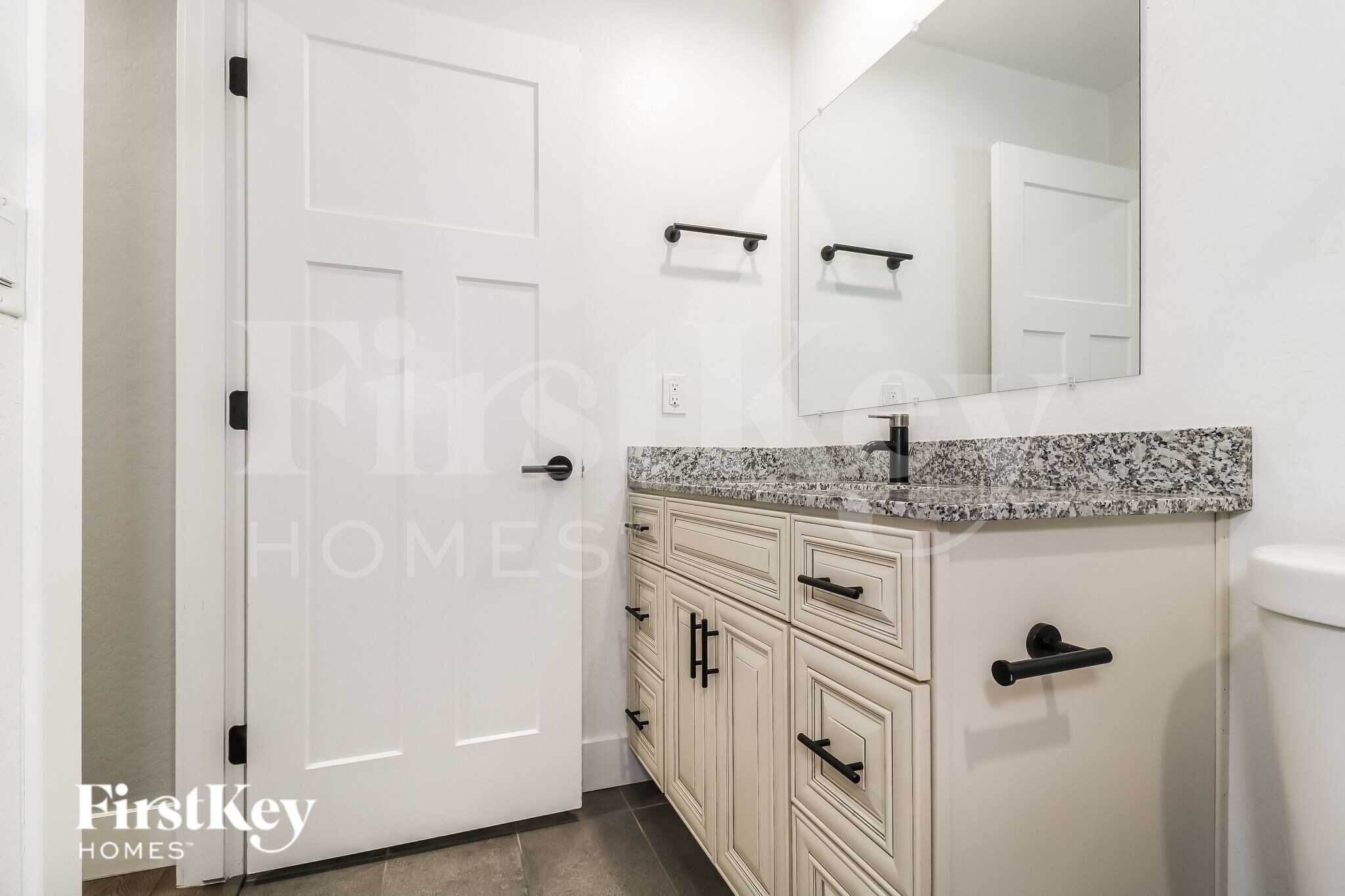 Building Photo - 3858 W Tamarisk Ave