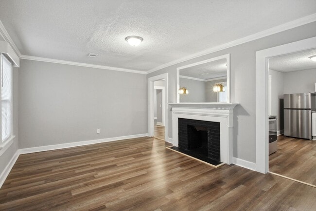 Building Photo - 3BR/2BA Downtown House Walking Distance to Forsyth Park and Daffin Park