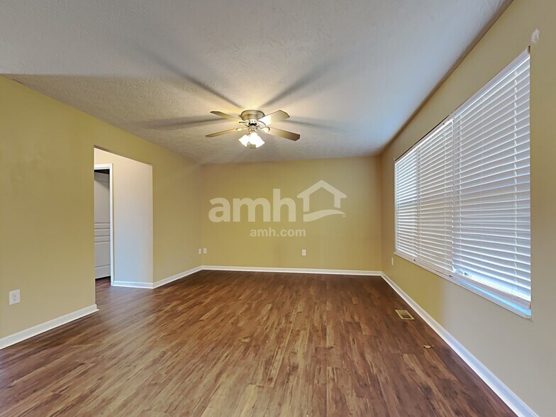 Building Photo - 6908 Lucia Dr