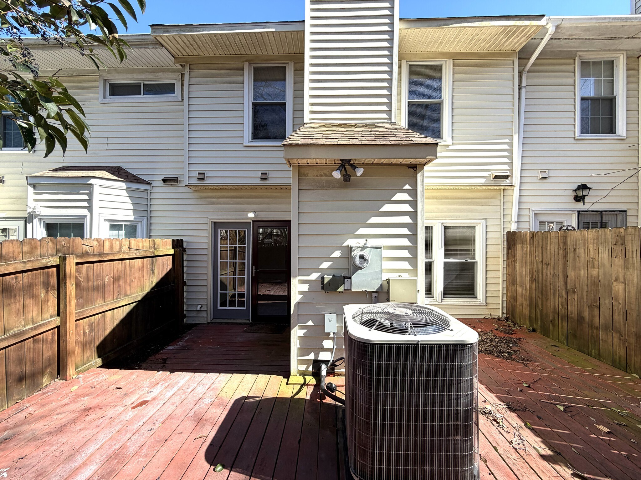 Building Photo - 1409 Sampson Ln