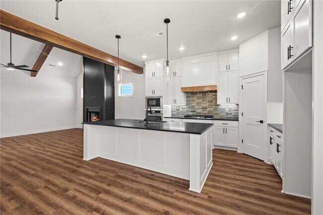 Building Photo - 431 Silverview Ave
