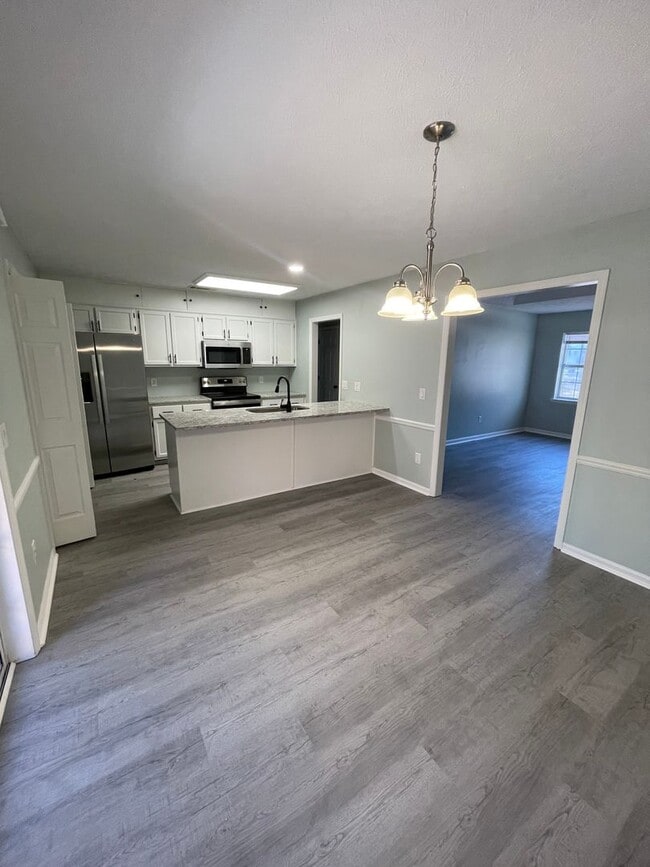 Building Photo - Updated 2BR/2BA Duplex in Downtown Springfield – Modern Finishes & Spacious Layout