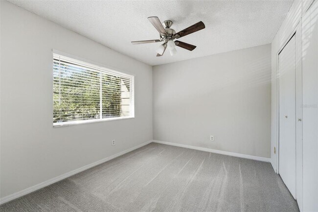 Building Photo - 525 Oak Haven Dr