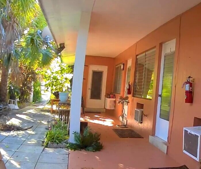 Building Photo - 728 SE 19th Ave