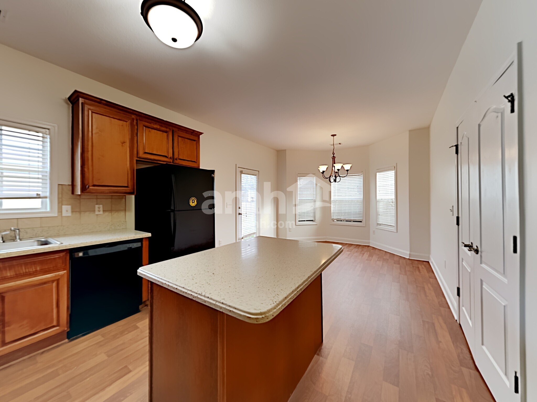 Building Photo - 901 Vandiver Ct