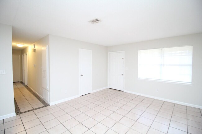 Building Photo - Hamilton Bridge Estates 3BR Brick Home Near Hwy 90, No Carpet & Open Living Space