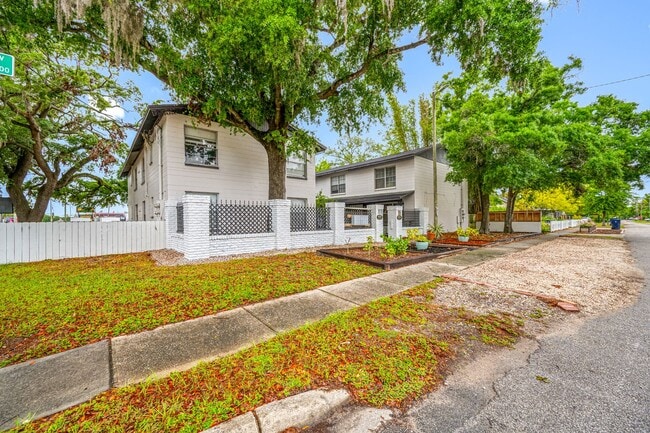 Building Photo - Renovated Seminole Heights Townhome with Laundry Included