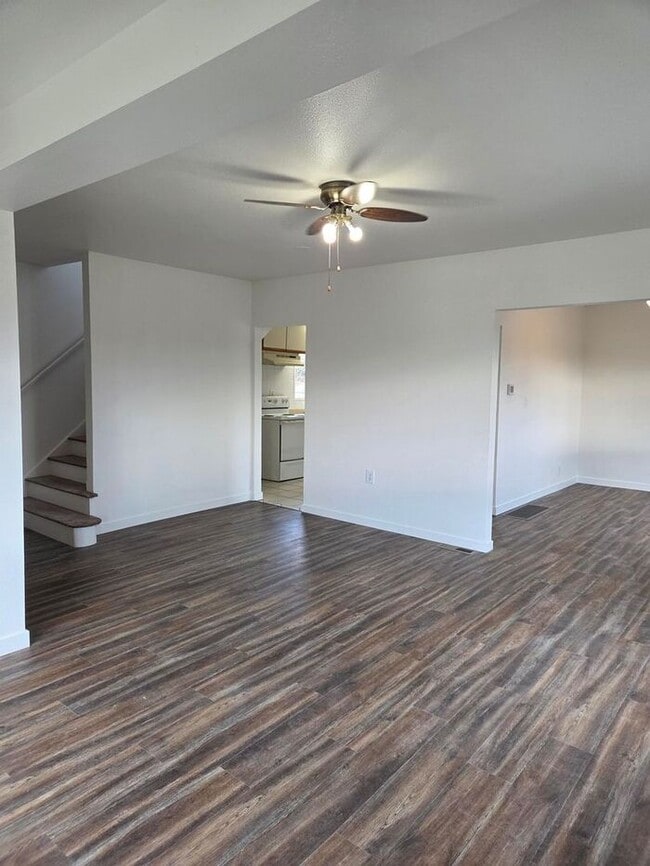 Building Photo - 3 Bed, 1.5 Bath Home in Tacoma! **MOVE IN ...