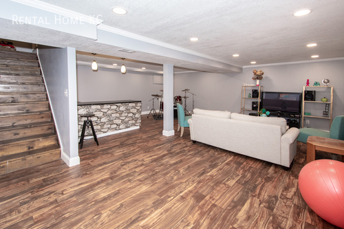 Building Photo - 4828 Bond-