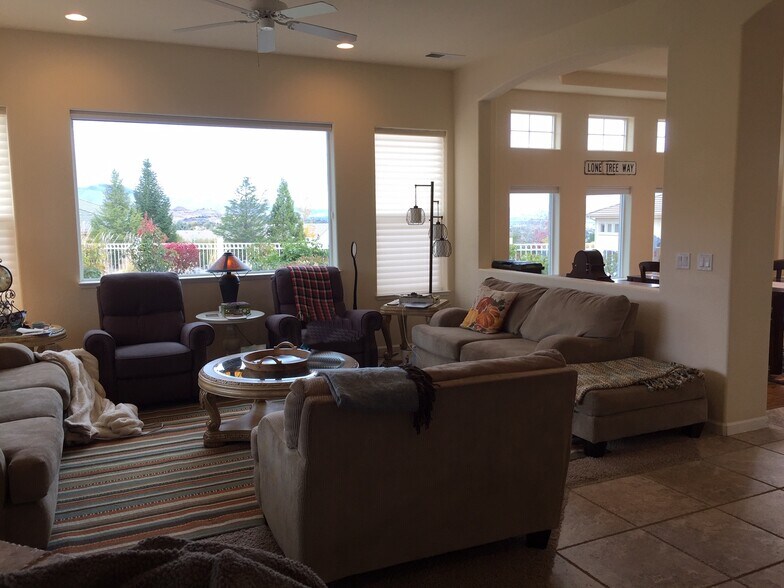 Building Photo - 486 Octate Cir