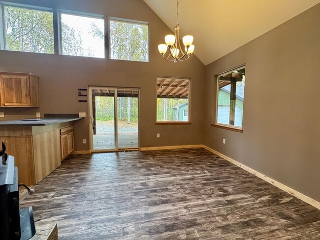 Building Photo - NORTH KENAI HOME!