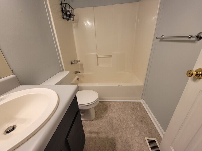 Building Photo - Charming Douglasville Home with Bonus Base...