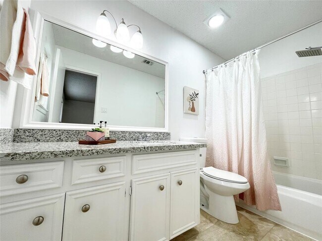 Building Photo - 13897 Hollowgreen Dr