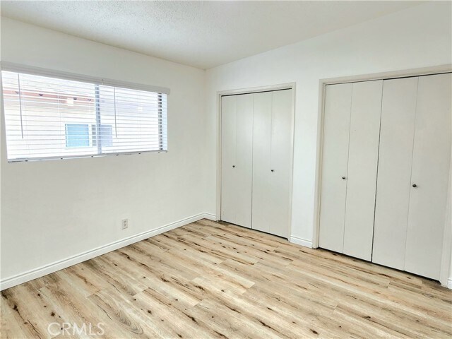 Building Photo - 325 10th Pl