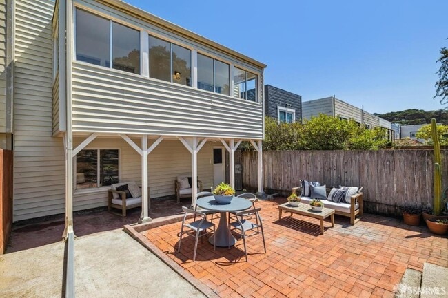 Building Photo - 845 44th Ave