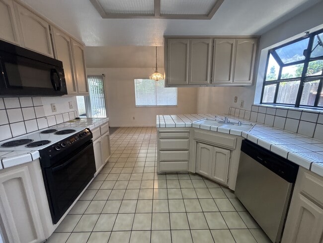 Building Photo - 5208 Maximillian Dr