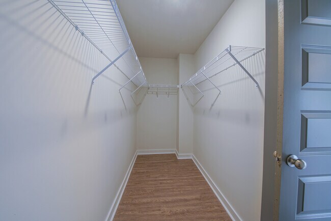 Building Photo - 305 Lorien Way